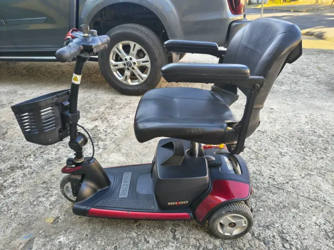 Vendo scooter elétrica bem conservado