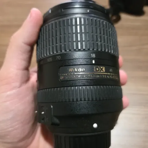 LENTE NIKON 18-300 ED VR COM AUTO FOCO 100%