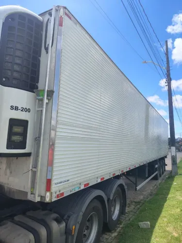 Carreta baú refrigerado