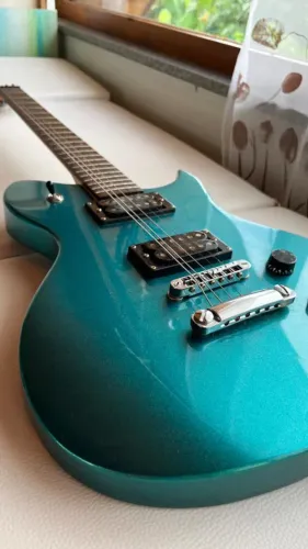 Guitarra Washburn WI-14 + Amplificador Staner Kute 25 + cabos -> pronta pra tocar