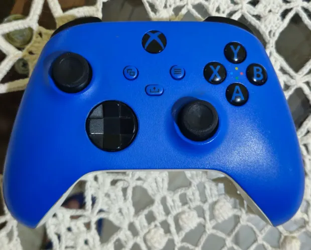 Controle Xbox Series cor azul, semi-novo s/ caixa e s/ detalhes valor R$ 369,90 