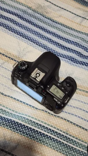 Canon 77D