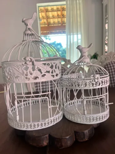 Conjunto de duas gaiolas decorativas em metal estilo vintage maior 39x20cm menor 29x15cm