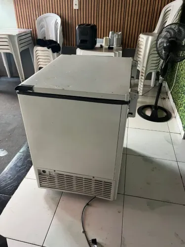 Vendo freezer esmaltec 1 tampa