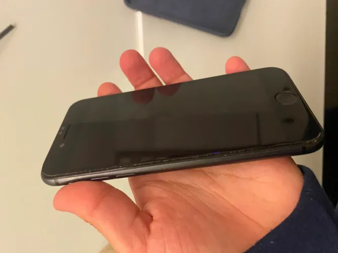 iPhone 8 (necessita de manutenção)