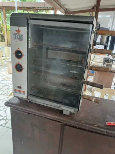 churrasqueira à gaz, com 5 espetos