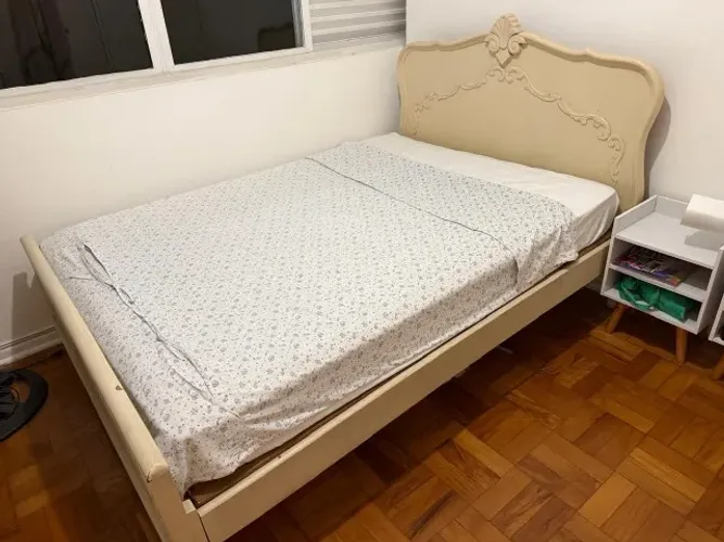 Conjunto cama + colchão casal (188 x 138 cm) - praticamente novo