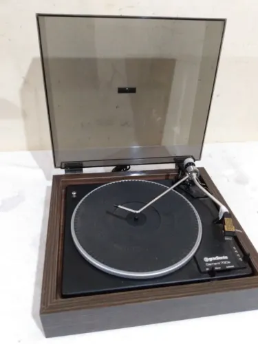 Toca Discos Gradiente Garrard 700S