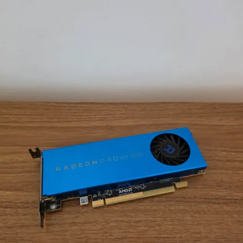 Placa de Vídeo AMD Radeon Pro WX 3200 4GB GDDR5 Low Profile Workstation CAD