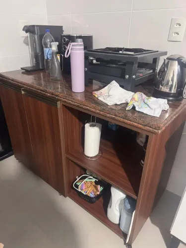 Armário de cozinha tampo em granito
