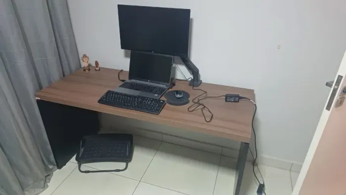 Mesa Secretária Pe 40 Pandin - 150x60 Walnut Preto - Usada