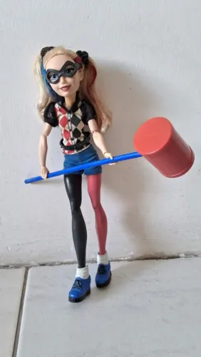 Dc Super Hero Girls Boneca Arlequina<br>R$ 150 reais