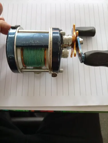 Carretilha daiwa pro 250 lado direito 