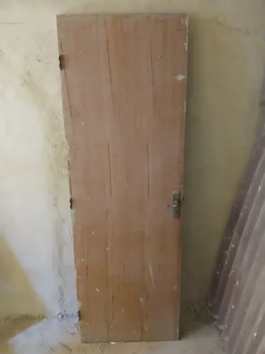 Porta de madeira de 70cm