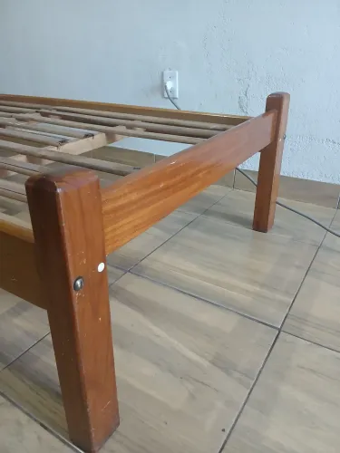 Cama de solteiro madeira