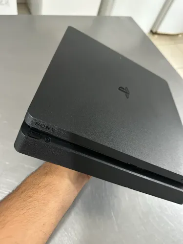 PS4 Slim 2TB + 2 Controles