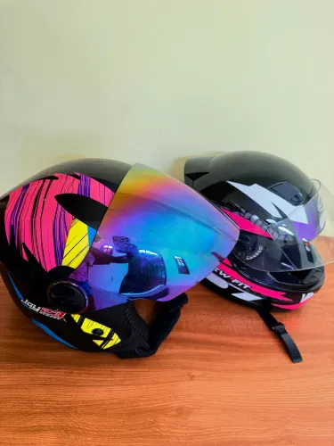 Vendo dois capacetes 