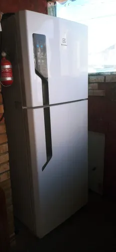 Vendo em perfeito funcionamento geladeira fros free 431 lts