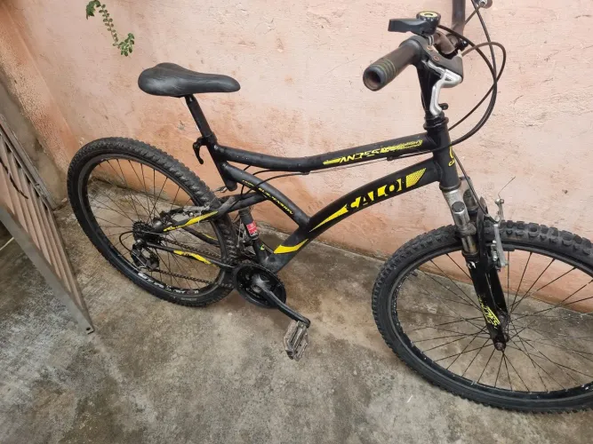 Bike aro 26 caloi andes em bom estado marchas e amortecedores,. 