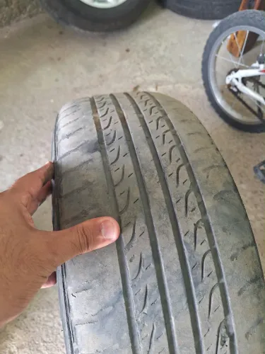 Vendo jogo de rodas Ford aro 15 com Pneus