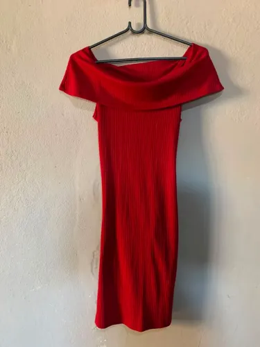 Vestido tubinho vermelho (tamanho P)