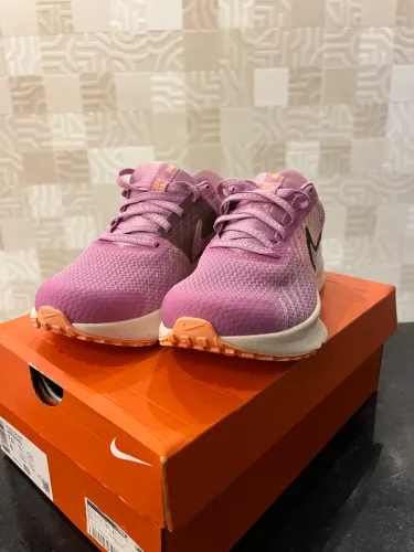 tênis feminino Nike Run Defy