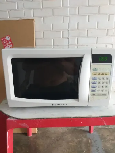 Micro-ondas electrolux 18 litros excelente estado