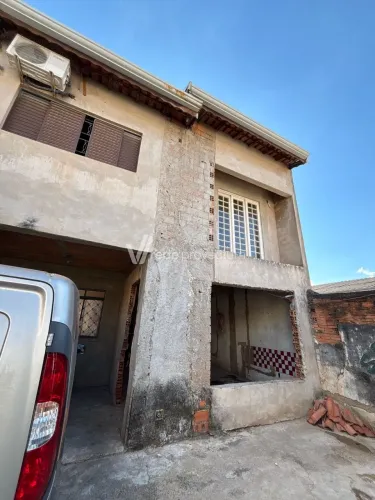 portunidade! Sobrado com Grande Potencial à Venda 2 dormitórios e suite