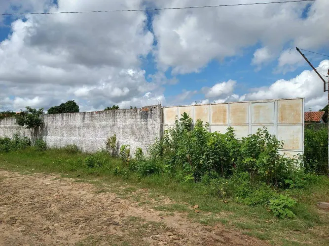 Lote/Terreno à venda, no bairro Lourival Parente, Teresina/PI