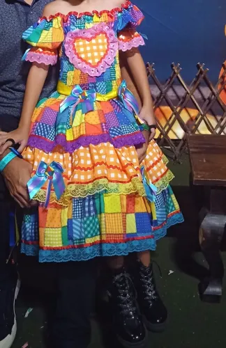 Vestidos de São João 08 anos, utilizado apenas uma vez 150,00 cada!!!!