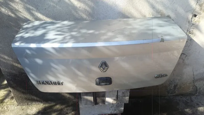 Tampa do porta malas Renault Clio sedan