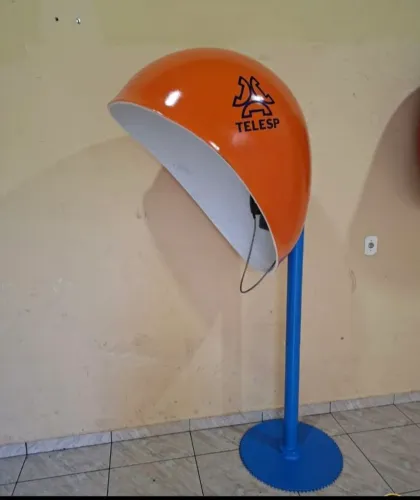 Aparelho telefônico orelhão 