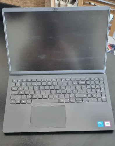Notebook Dell Inspiron 15 3530 - Estado de Novo (Apenas 1 Ano de Uso)