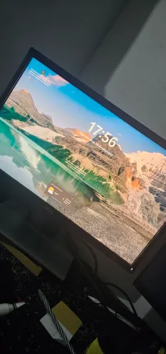 Monitor dell 22 polegadas com adaptador para suporte