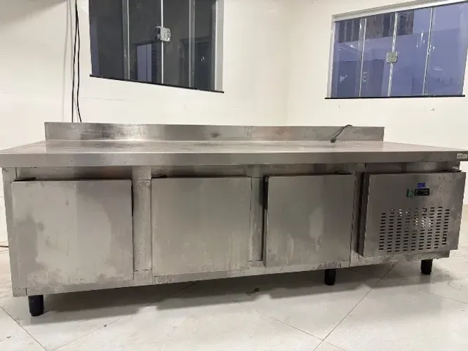 Balcão refrigerado de porta 