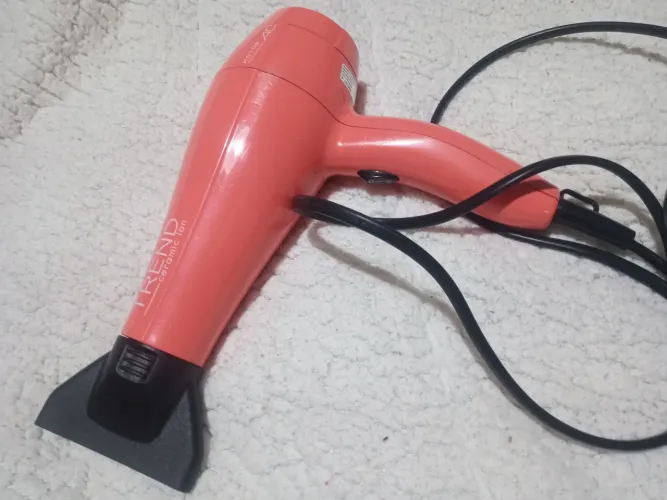 Secador de cabelo da marca Gama profissional funcionando perfeitamente