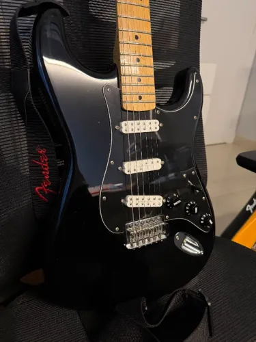Guitarra FENDER Special Edition com Kit Seymour Duncan