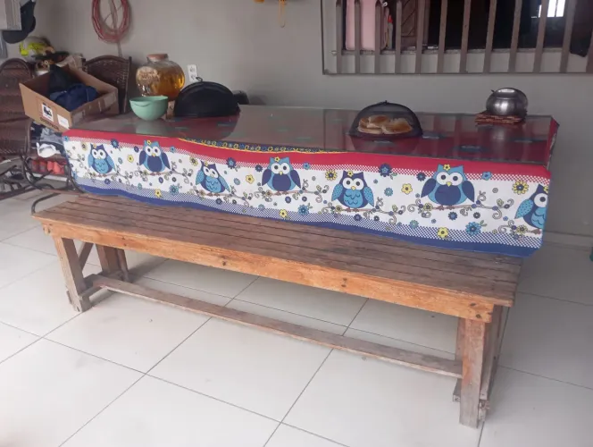 Vendo mesa 2mx .80cm com 2 bancos