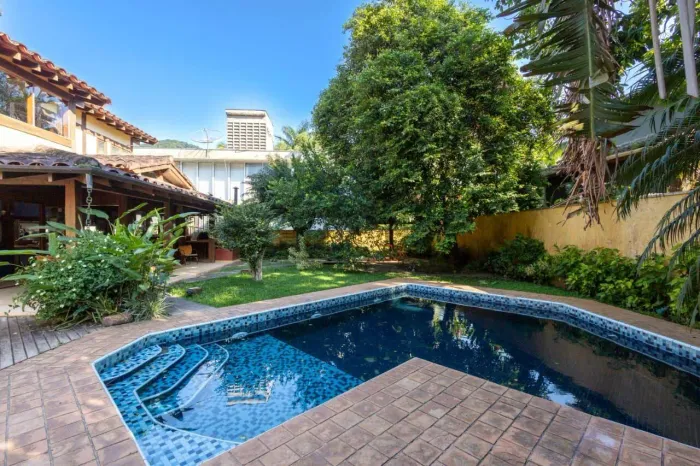 Casa em condomínio na praia de Toque Toque Pequeno com 5 suítes, piscina