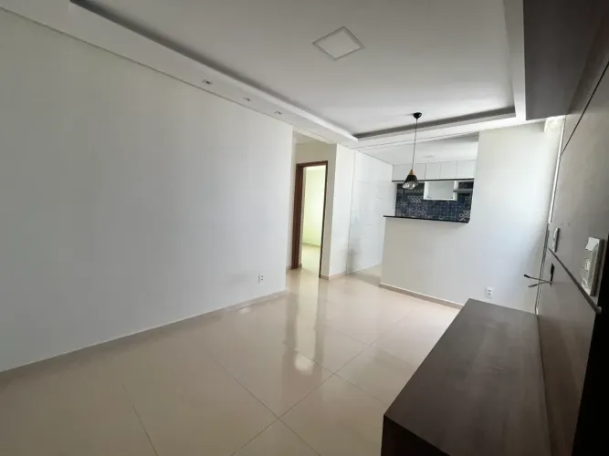 Lindo apartamento de 2 quartos com planejados na cozinha e nos quartos