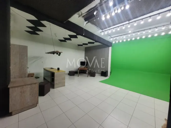 Imóvel Comercial e Residencial | 250m² Construídos | Terreno de 320m² | 3 Vagas | Estúdio,