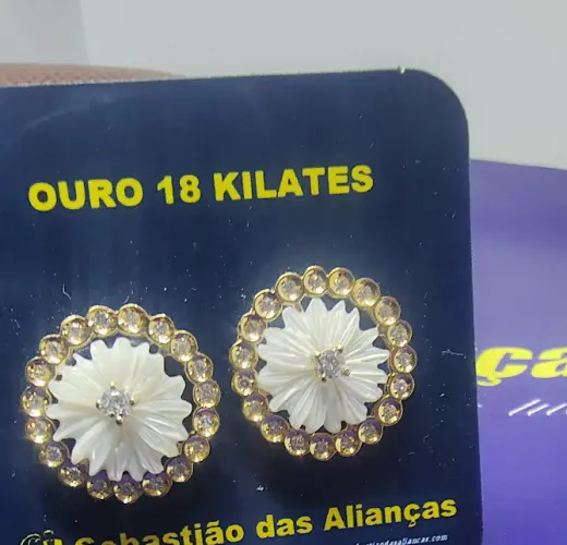 Brincos Diamantes Ouro 18 Kilates Peso 4.58 Gramas Cabeça 21 mm Diamantes 2 mm e 1 mm