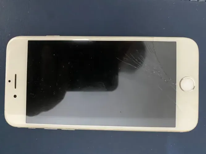 iPhone 6 / bateria manutenção + tela trincada
