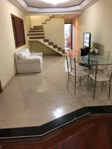 Sobrado em Torres Tibagy com 200.00 m² , 3 quarto(s) , 3 suíte(s) , 4 vaga(s).