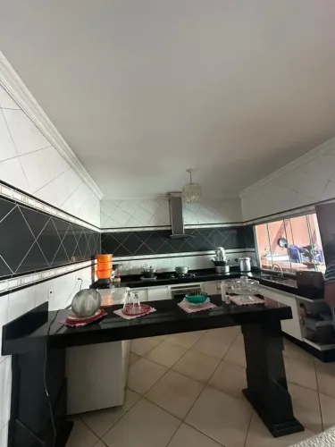 Sobrado para aluguel tem 200 metros quadrados com 3 quartos em Setor Santa Clara - Anápoli