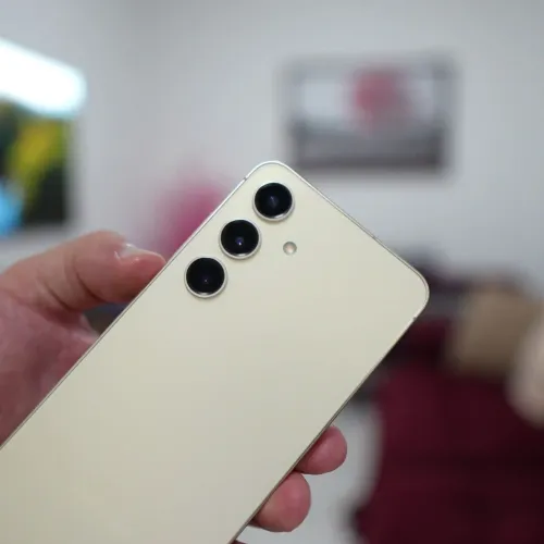 Vendo um S24 FE branco novo. Troco com volta pra mim