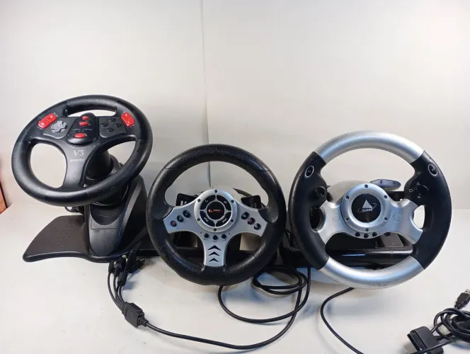 Lote com 3 Volantes Gamer PS2/PS3/PC - Para Peças ou Conserto