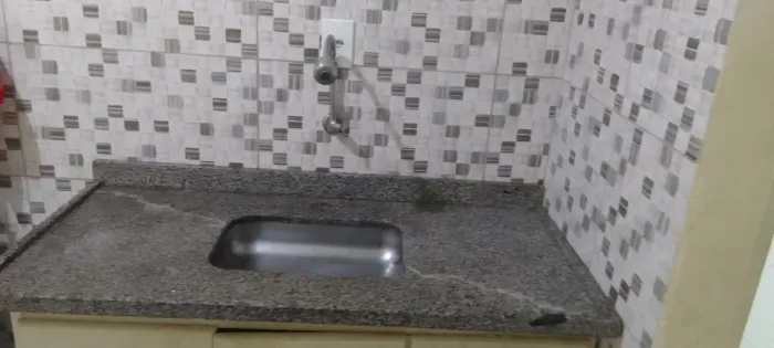Pia de cozinha.de Granito, medindo.1.20 MT, é tbem.1 torneira(está na foto).
