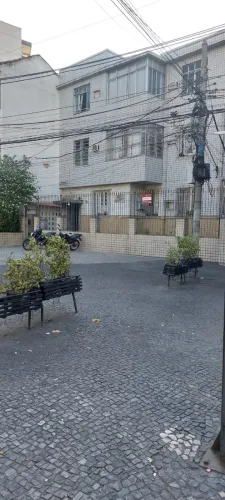 Quitinete. Tijuca.Alugo. Ótimo local.  Pça Vanhargem( Alimentação). Perto metrô. R$ 1.700,
