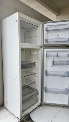Vende-se geladeira consul 380 litros